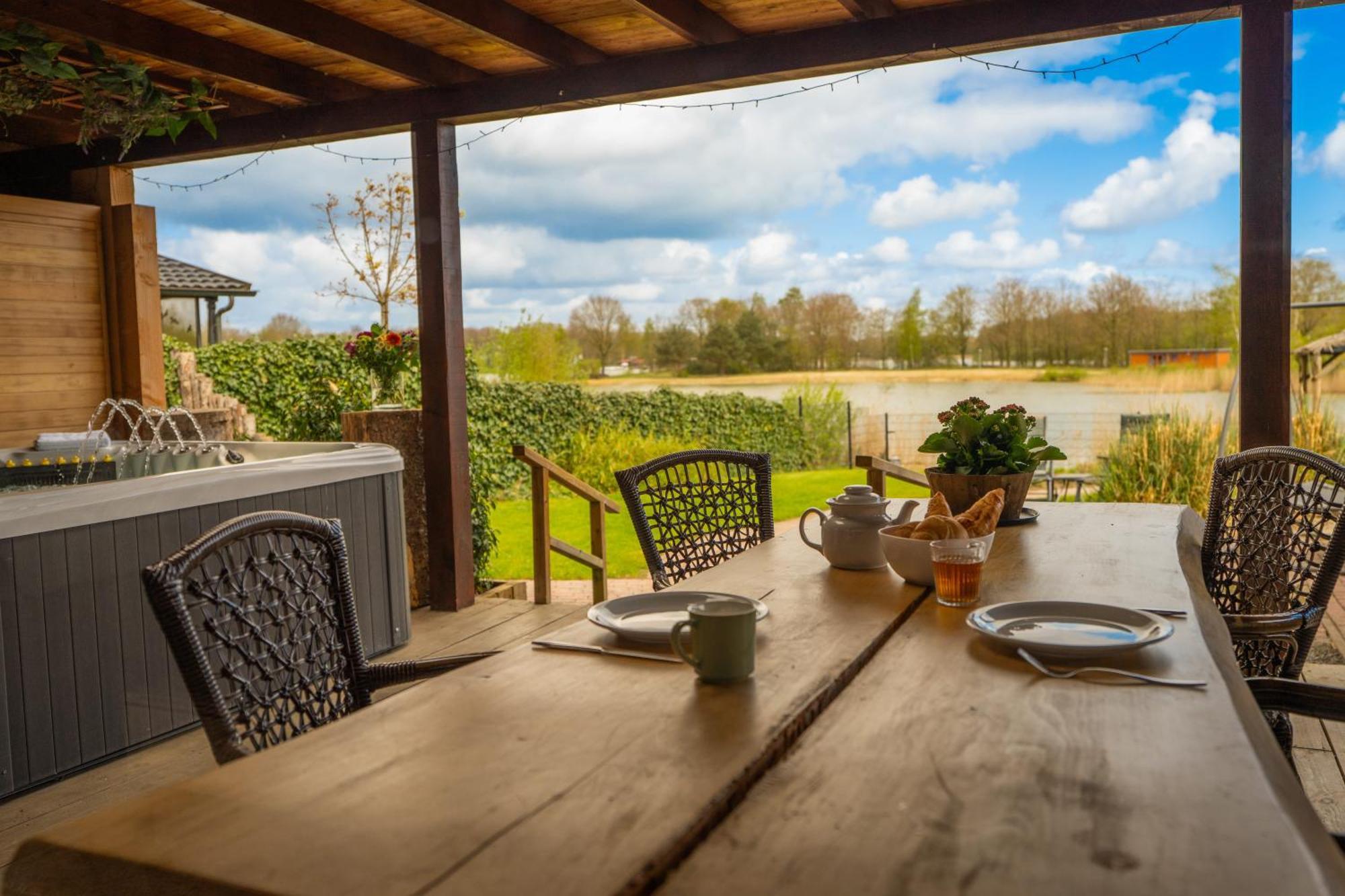 Drents Genieten - Lavendelheide Met Uitzicht Op Het Water Erm Dış mekan fotoğraf